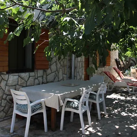 Kukin Pakostane